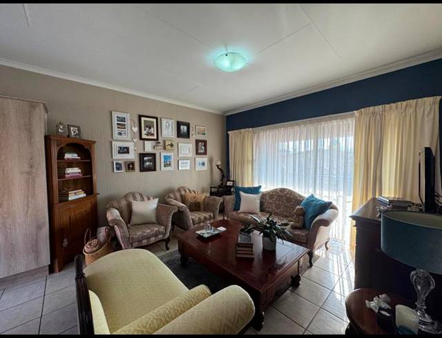 2 BEDROOM APARTMENT FOR SALE IN WILGEHEUWEL